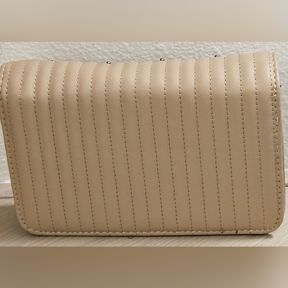 Bebe ALIAH Crossbody Bag Faux Leather Logo Leather Beige NWT - Picture 2 of 7